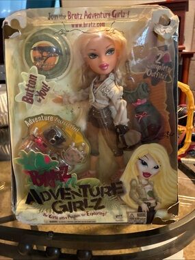 Bratz Adventure Girlz Blonde Explorer Doll - Blonde with Green Outfit